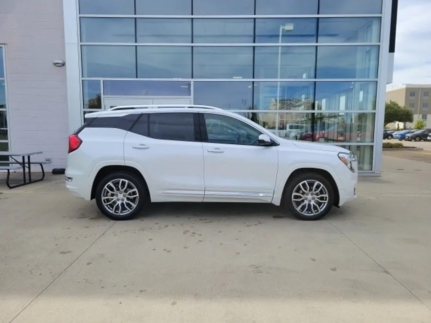 2024 Gmc Terrain Denali photo 1