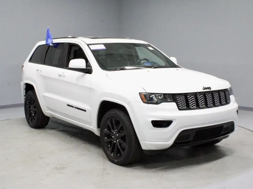 2020 Jeep Grand Cherokee Altitude photo 1
