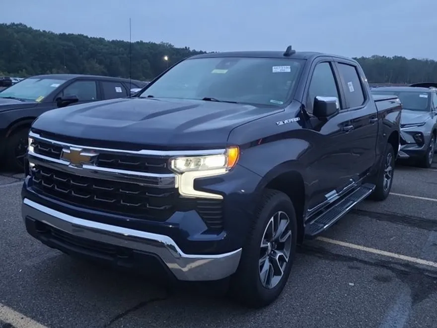 2022 Chevrolet Silverado 1500 LT photo 1