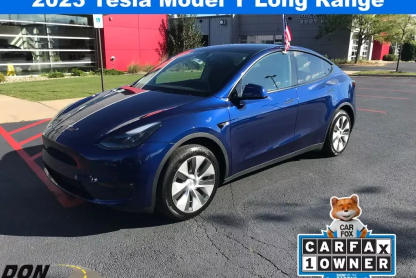 2023 Tesla Model Y Long Range photo 1