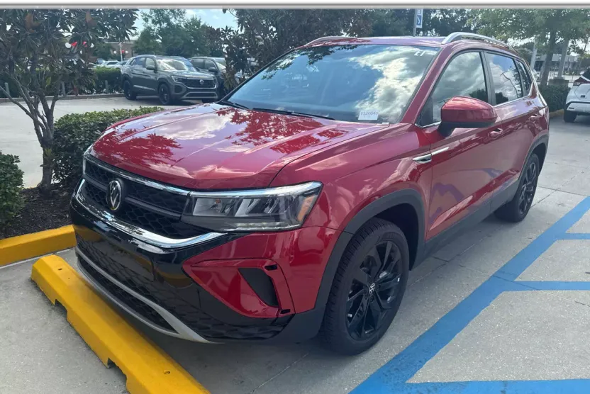 2024 Volkswagen Taos SE photo 1