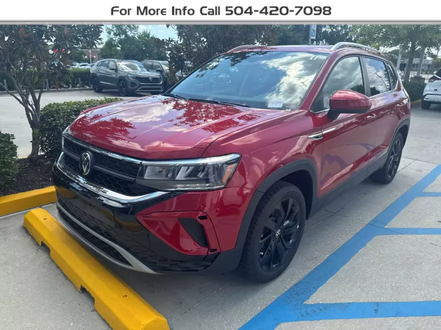 2024 Volkswagen Taos SE photo 1