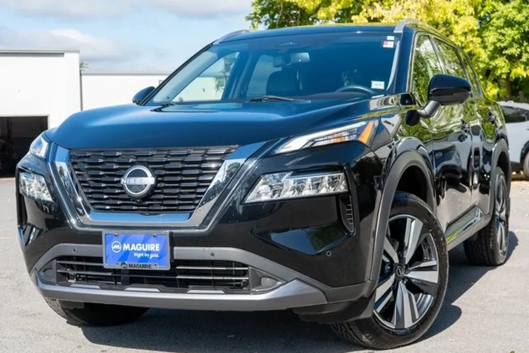 2023 Nissan Rogue SL photo 1