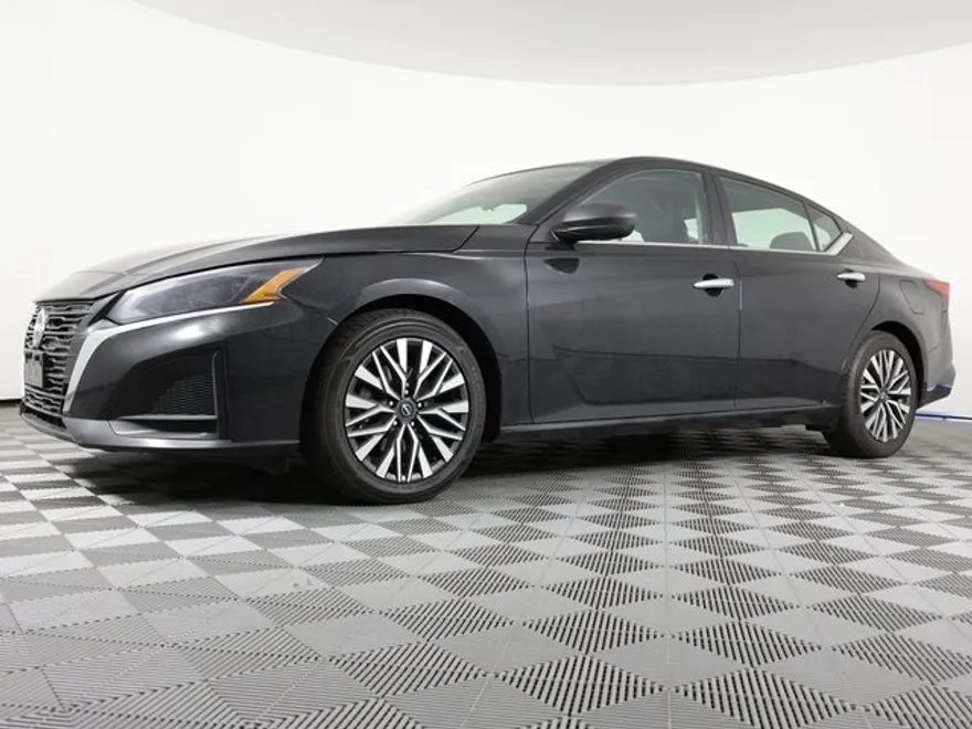 2024 Nissan Altima 2.5 SV photo 1