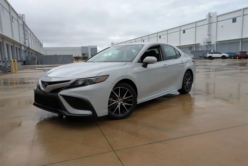 2024 Toyota Camry SE photo 1