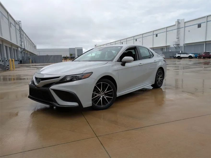 2024 Toyota Camry SE photo 1