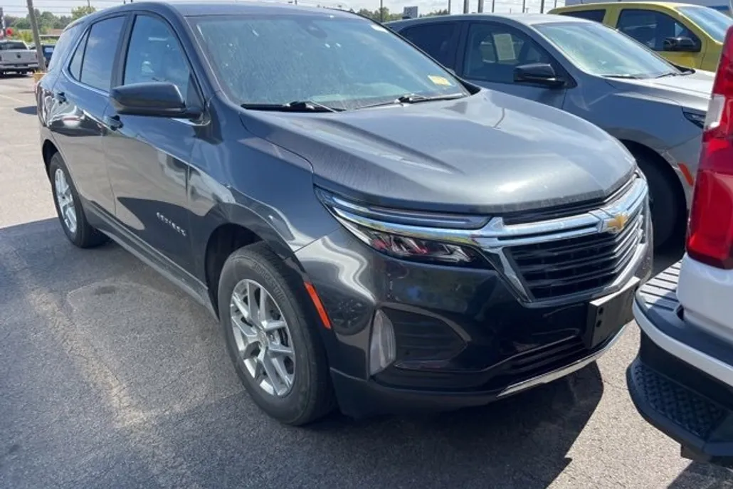 2022 Chevrolet Equinox LT photo 1