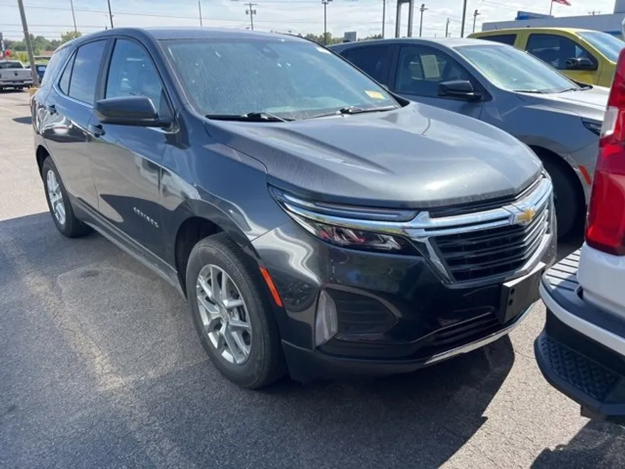 2022 Chevrolet Equinox LT photo 1