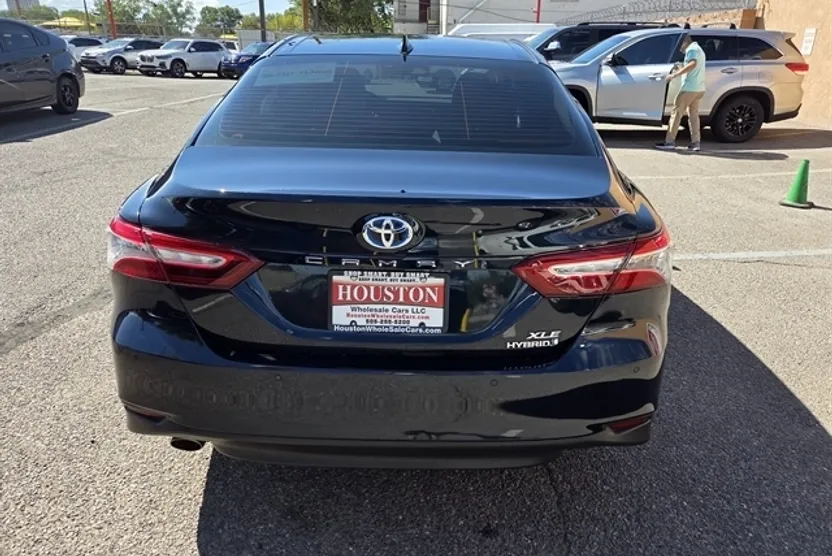2020 Toyota Camry XLE photo 1