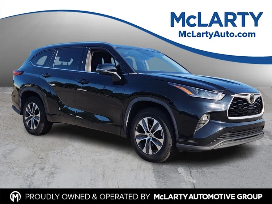 2021 Toyota Highlander XLE photo 1