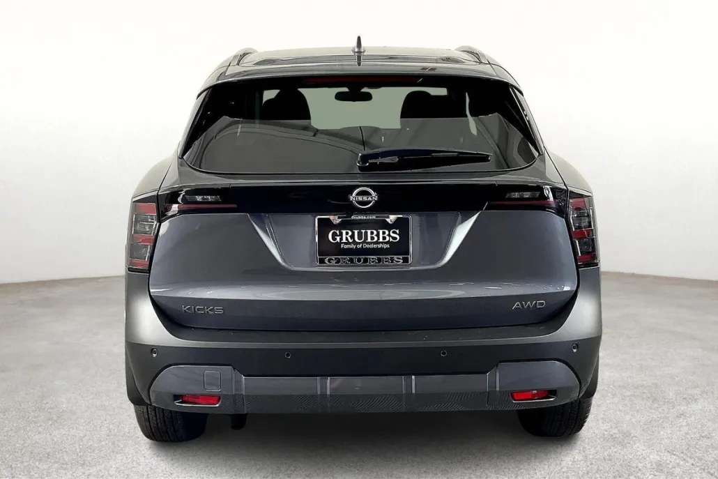 2025 Nissan Kicks SV photo 1