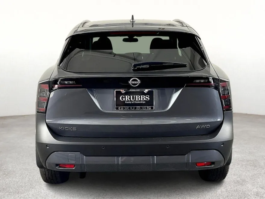 2025 Nissan Kicks SV photo 1
