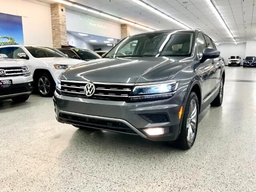 2019 Volkswagen Tiguan SEL Premium photo 1