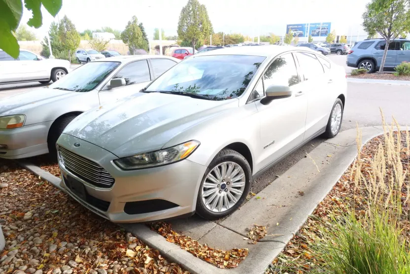 2014 Ford Fusion Hybrid S photo 1