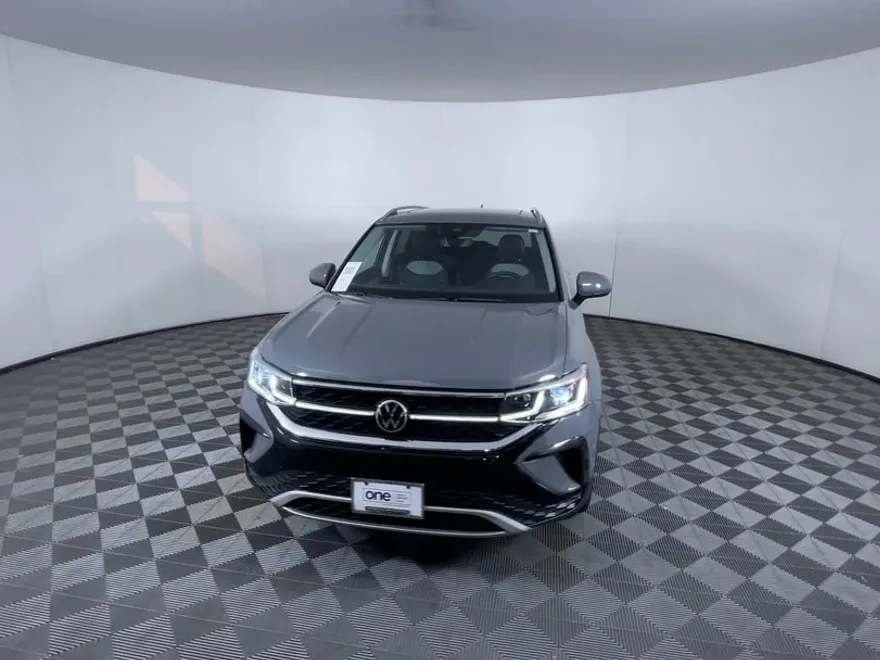 2022 Volkswagen Taos SEL photo 1