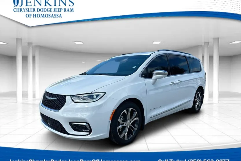 2024 Chrysler Pacifica Pinnacle photo 1
