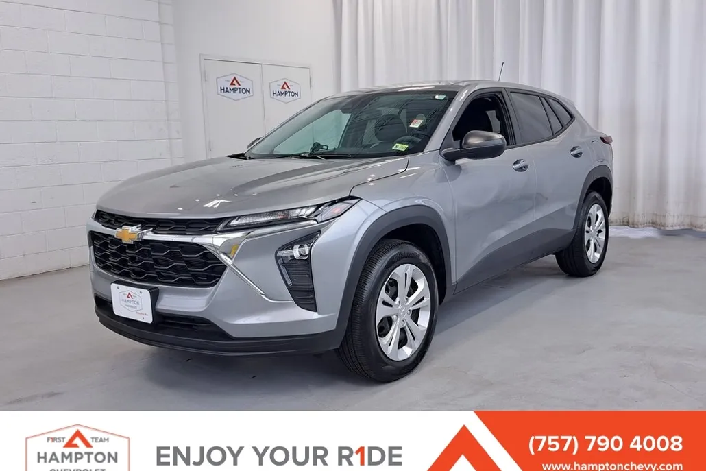 2025 Chevrolet Trax LS photo 1