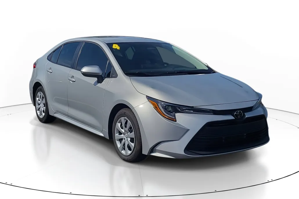 2024 Toyota Corolla LE photo 1
