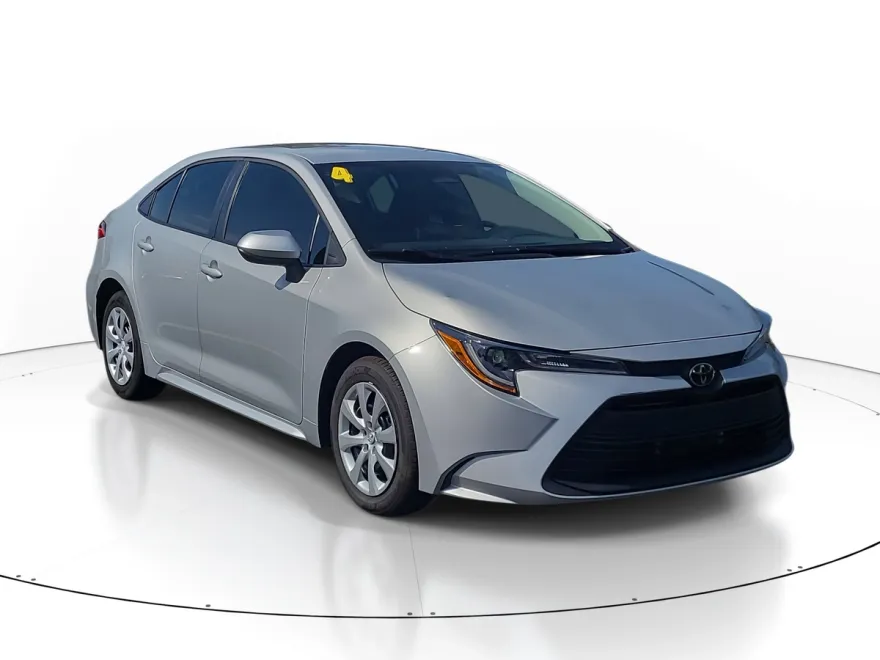 2024 Toyota Corolla LE photo 1