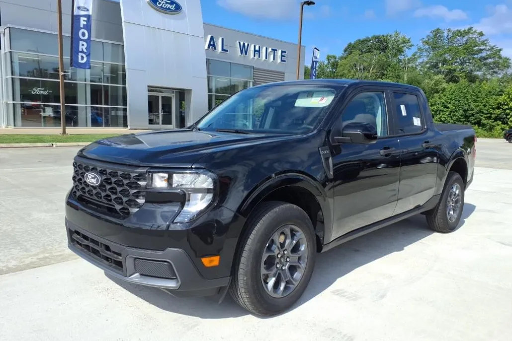 2025 Ford Maverick XLT photo 1