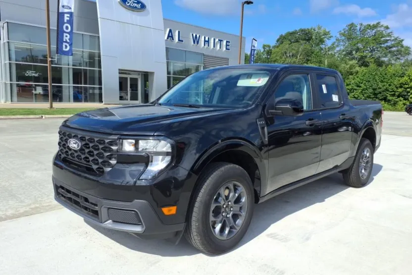 2025 Ford Maverick XLT photo 1