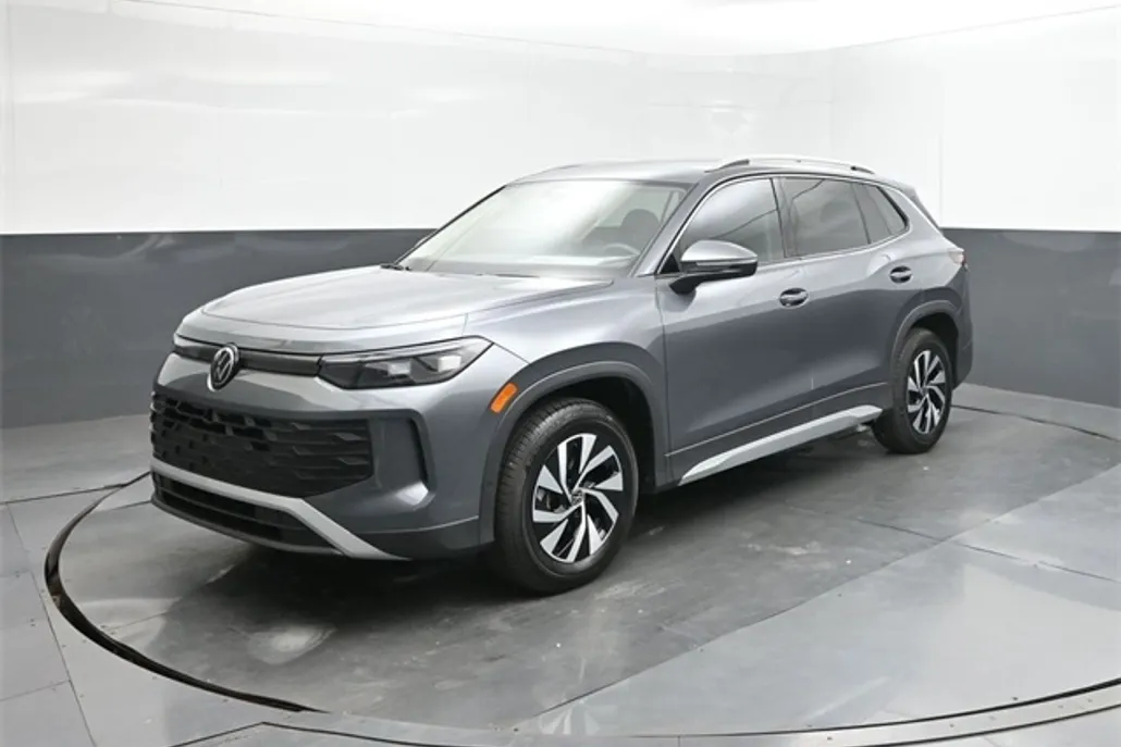 2025 Volkswagen Tiguan S photo 1