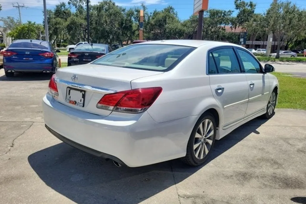 2011 Toyota Avalon Base photo 1