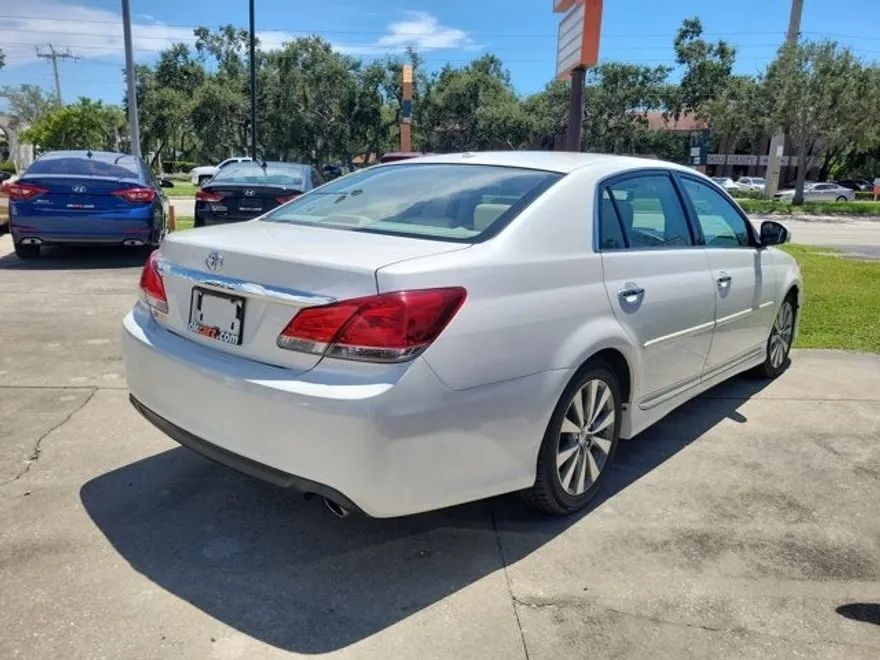 2011 Toyota Avalon Base photo 1