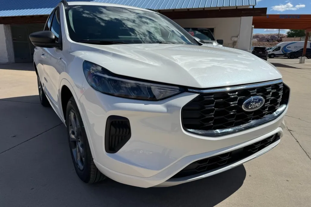 2024 Ford Escape ST-Line photo 1