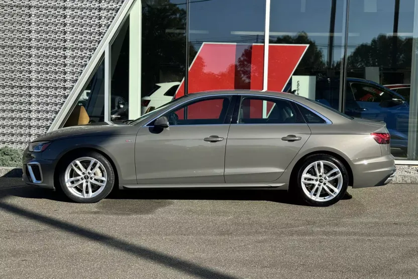 2023 Audi A4 S line Premium Plus 45 TFSI Quattro photo 1
