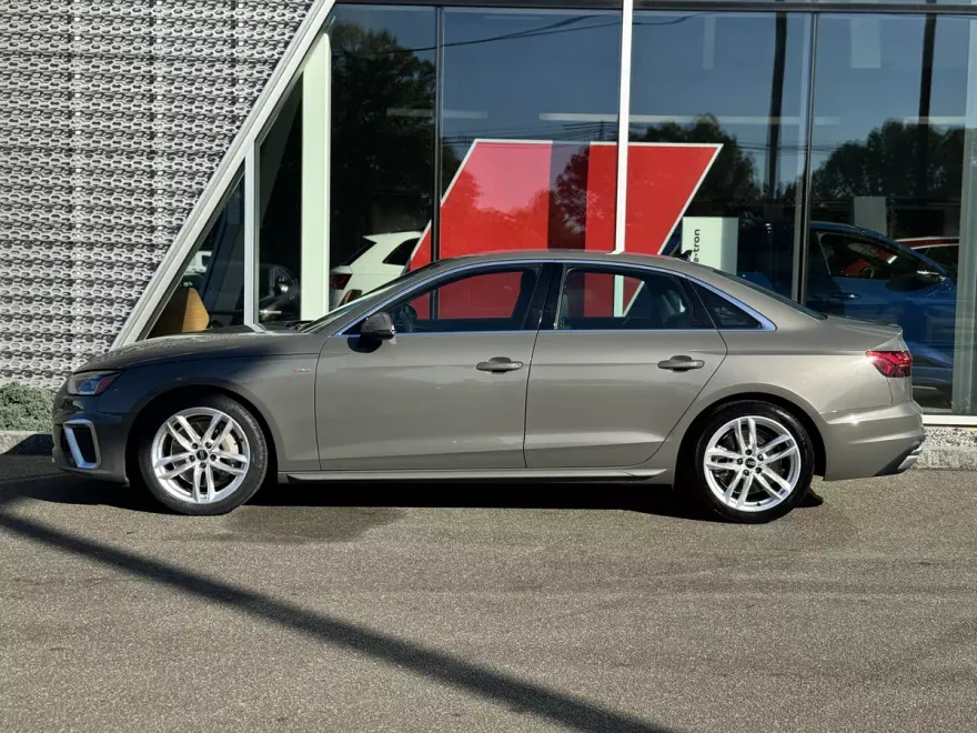 2023 Audi A4 S line Premium Plus 45 TFSI Quattro photo 1