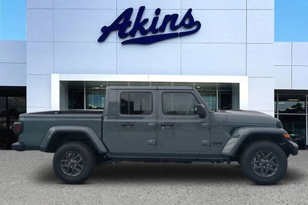 2025 Jeep Gladiator Sport S photo 1