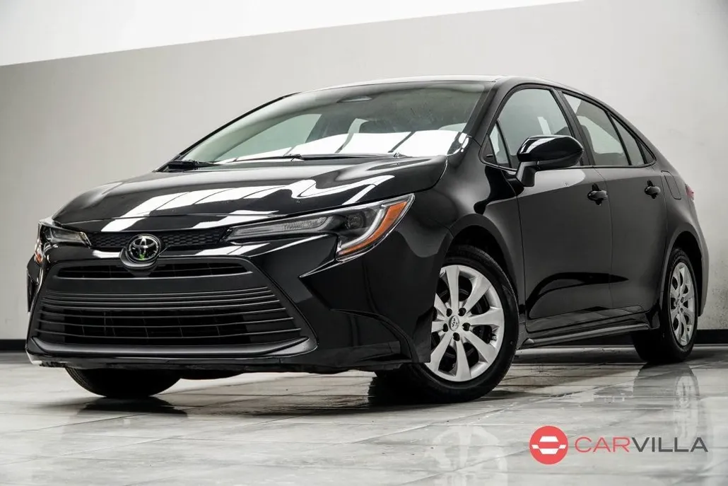 2025 Toyota Corolla LE photo 1