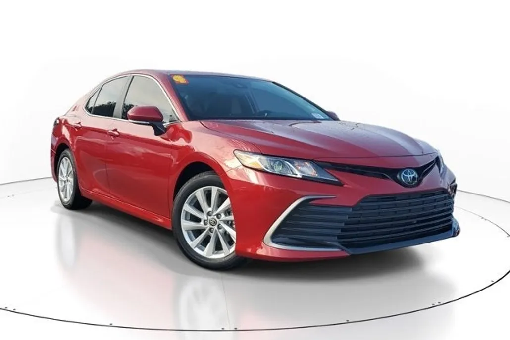 2024 Toyota Camry LE photo 1