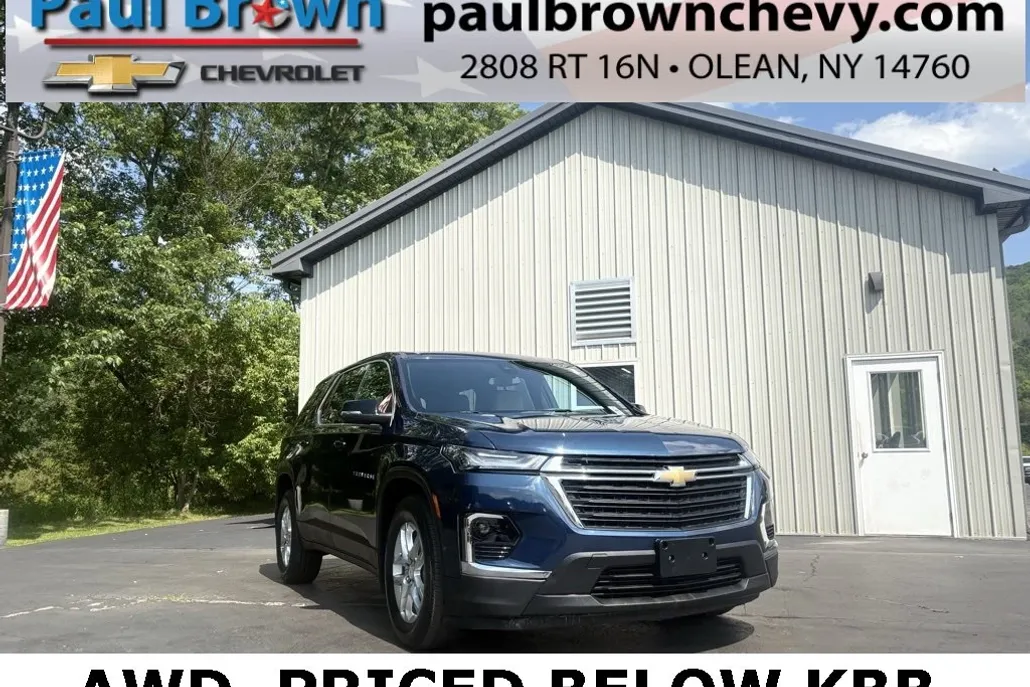 2022 Chevrolet Traverse LS photo 1