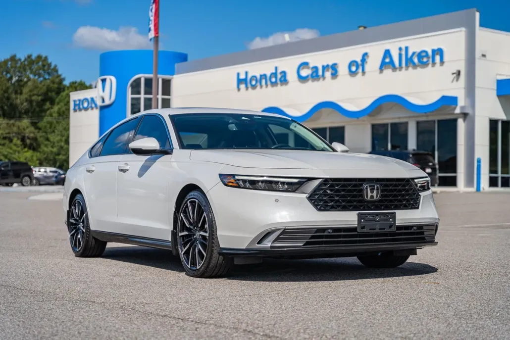 2023 Honda Accord Hybrid Touring photo 1