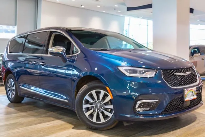 2022 Chrysler Pacifica Hybrid Limited photo 1