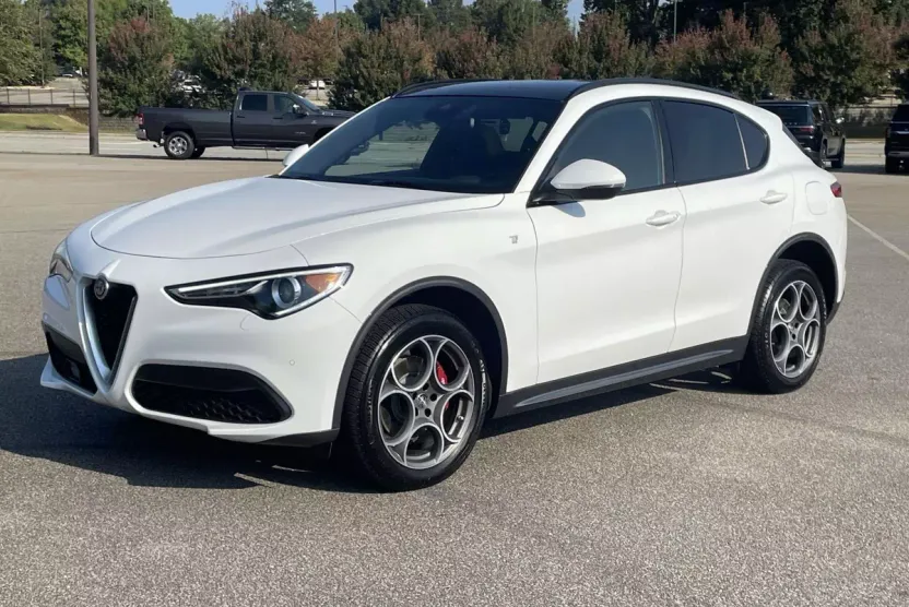 2022 Alfa Romeo Stelvio Ti photo 1