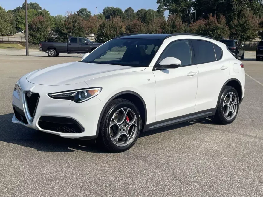 2022 Alfa Romeo Stelvio Ti photo 1