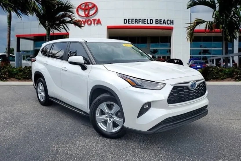 2023 Toyota Highlander Hybrid LE photo 1