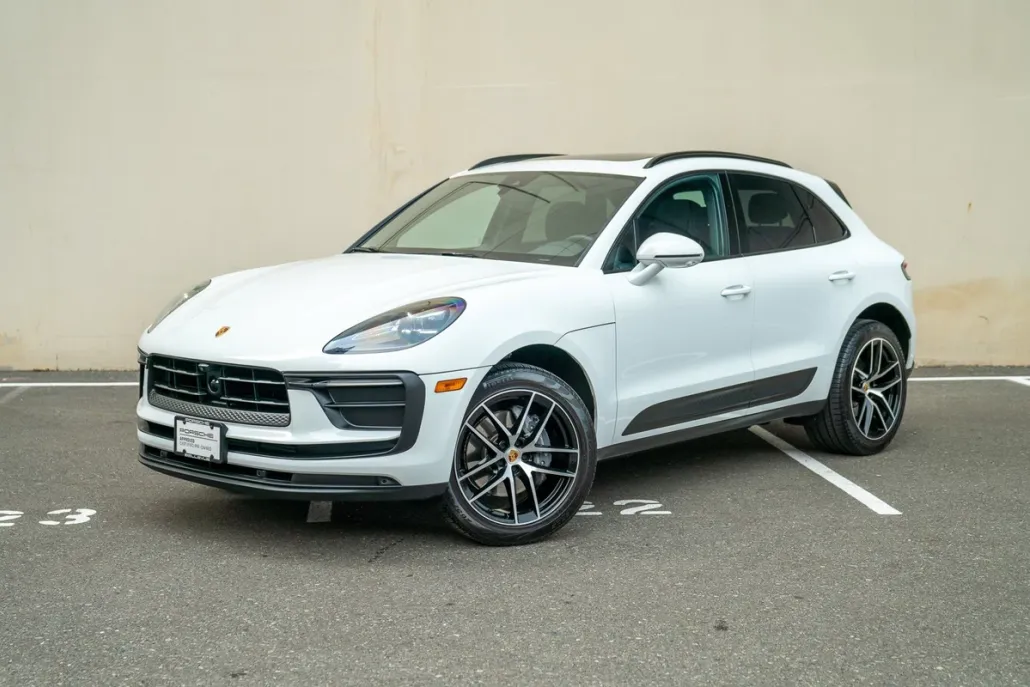 2025 Porsche Macan photo 1