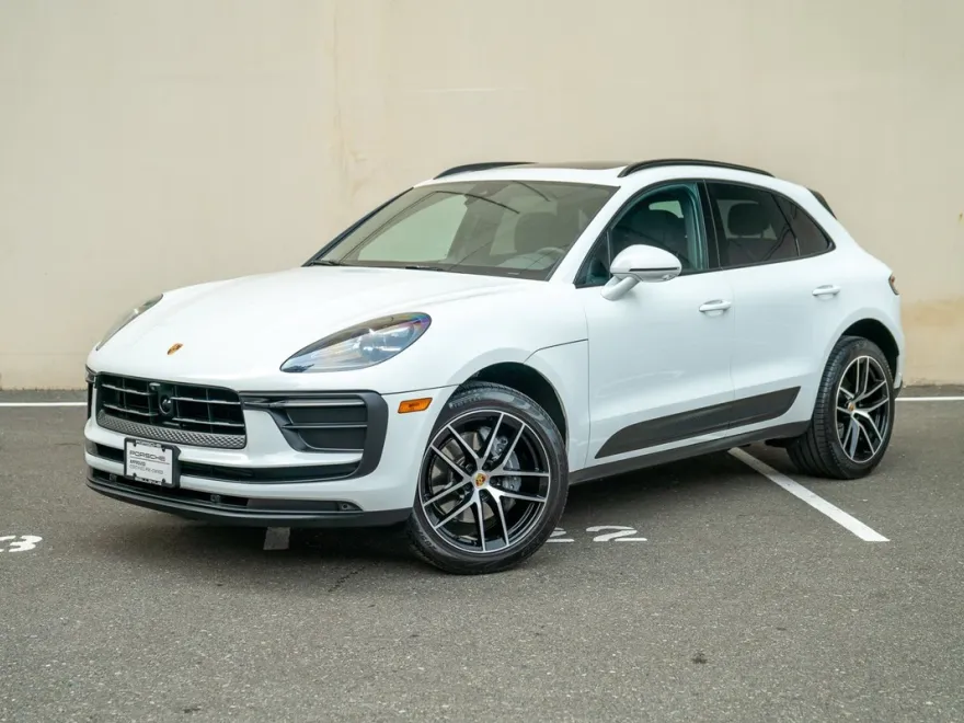2025 Porsche Macan photo 1