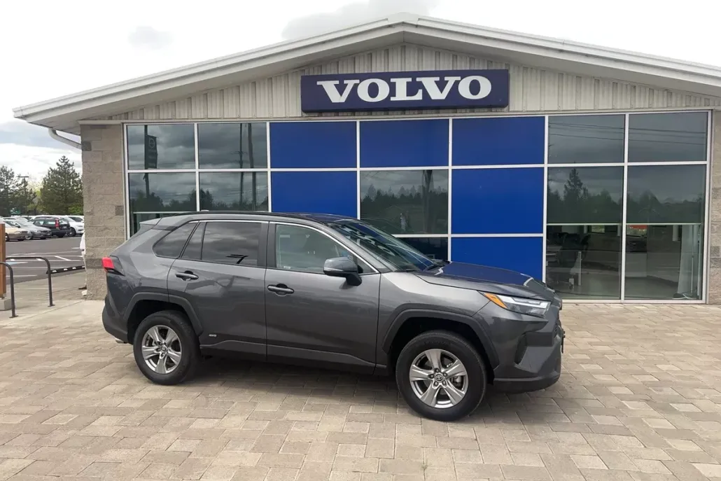 2024 Toyota RAV4 Hybrid XLE photo 1