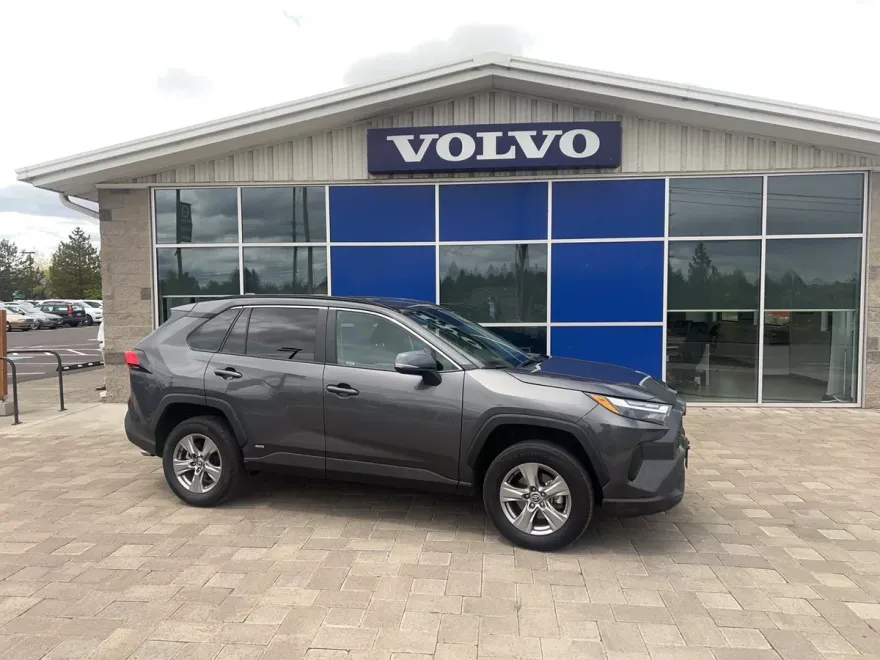 2024 Toyota RAV4 Hybrid XLE photo 1