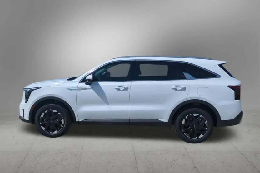 2024 Kia Sorento S photo 1