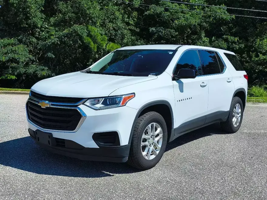 2021 Chevrolet Traverse LS photo 1