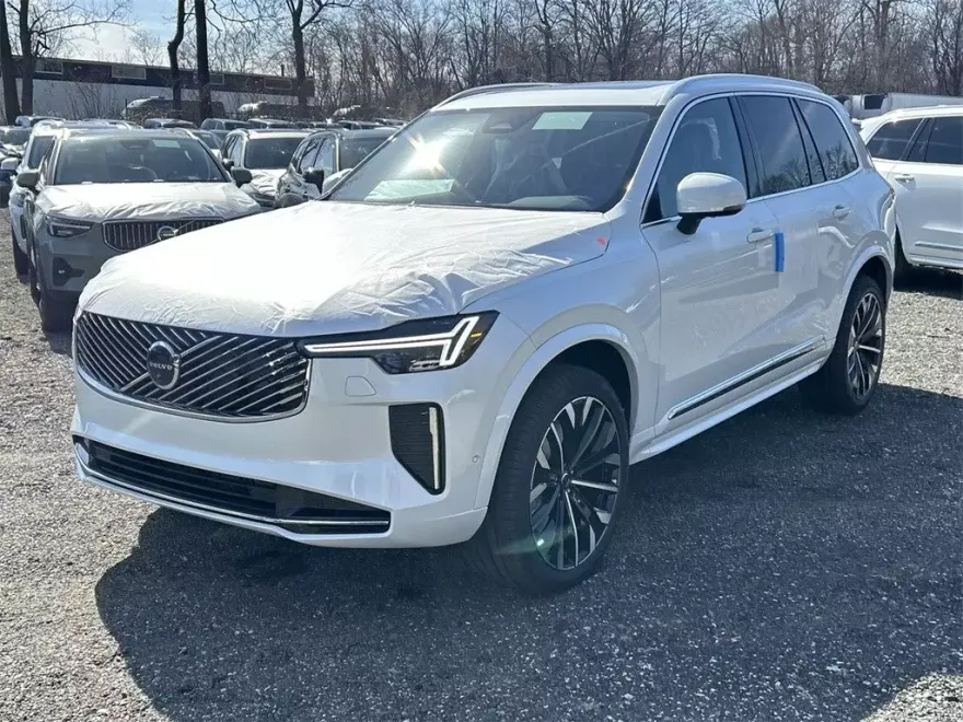 2025 Volvo XC90 Plus photo 1