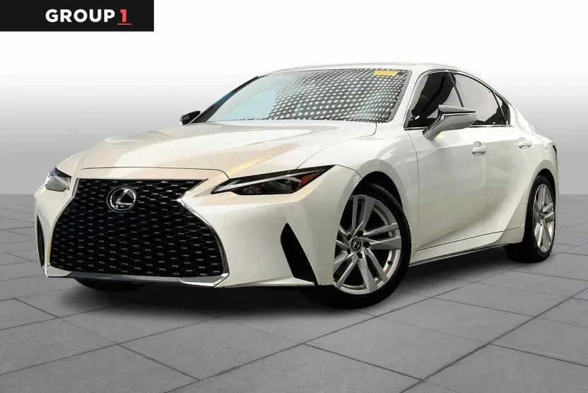 2023 Lexus IS photo 1