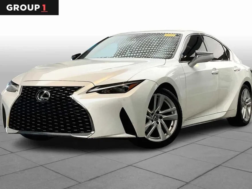 2023 Lexus IS photo 1