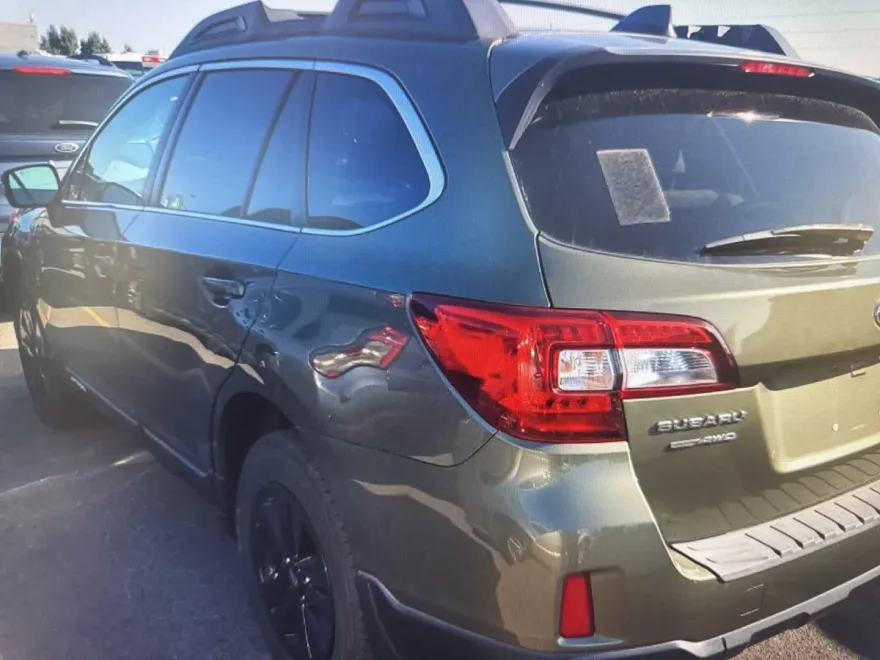 2017 Subaru Outback Premium photo 1